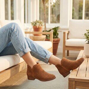 NWOT WMNS GB‎ Girls cognac leather upper